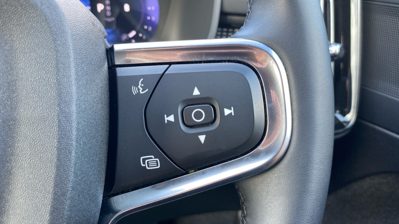 Volvo Xc40 2.0 B4P Plus Dark 5dr AWD Auto Petrol Estate